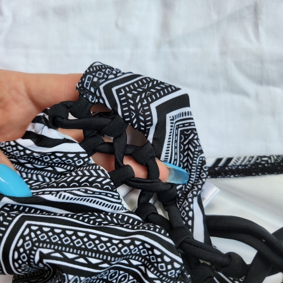 Black and White Patterned Bikini - Picture 7 of 12